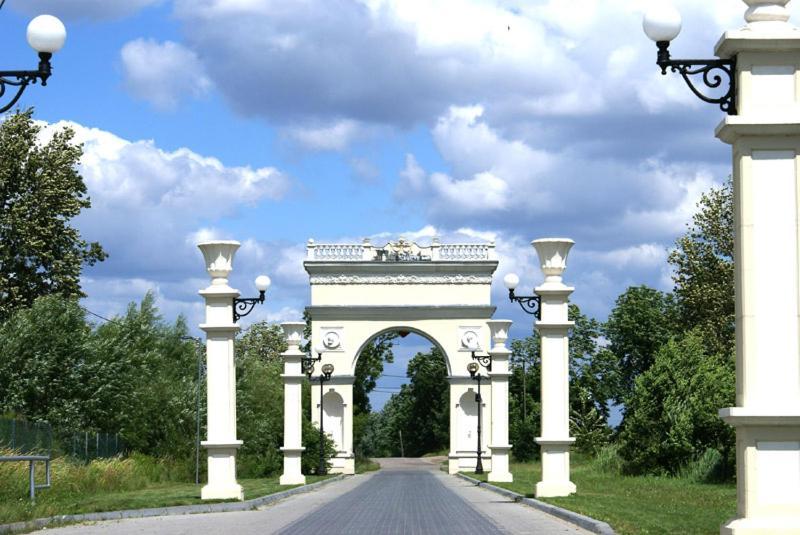 贝内西亚宫酒店 Michałowice 外观 照片