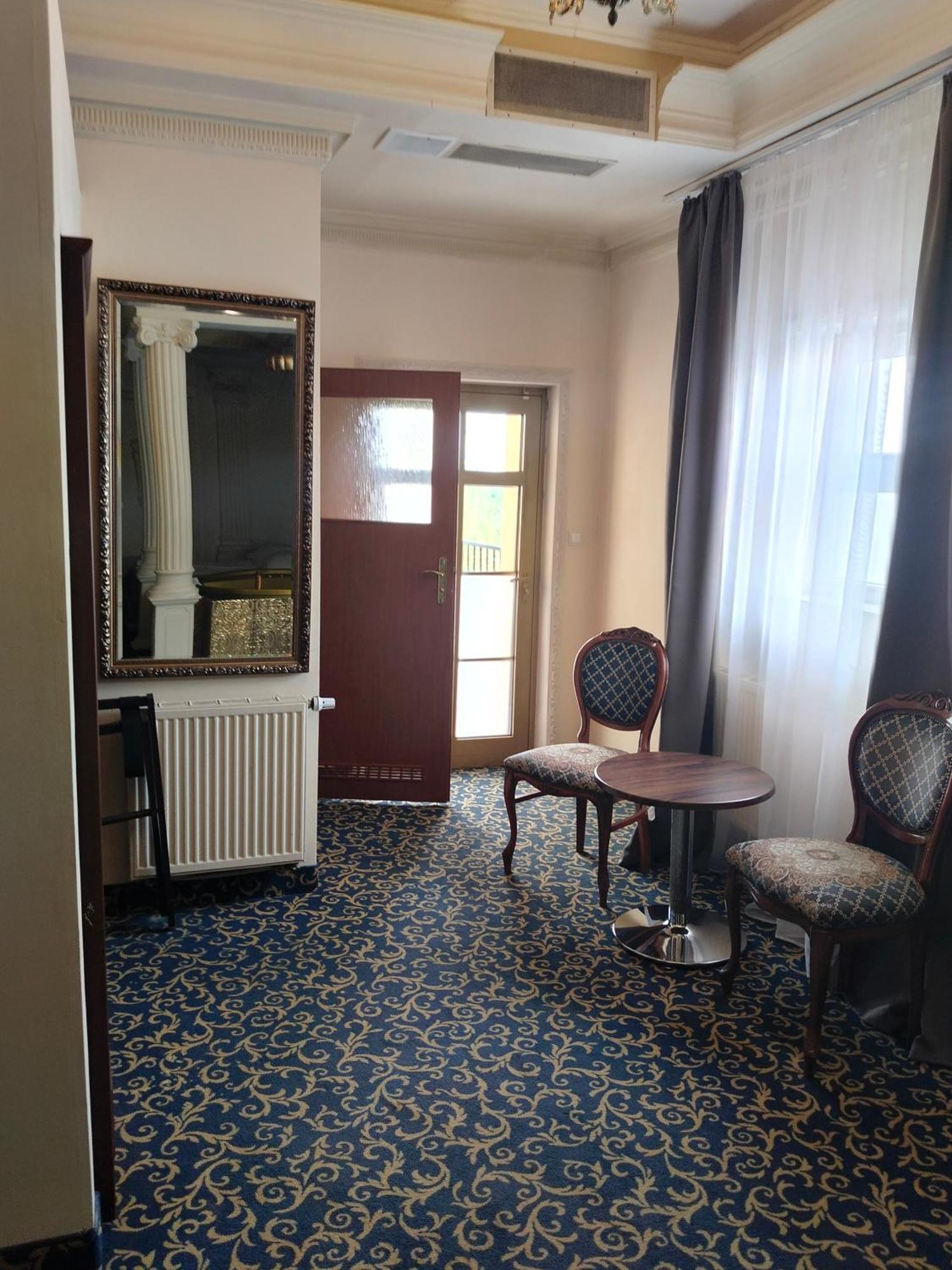 贝内西亚宫酒店 Michałowice 外观 照片